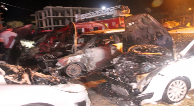 Mersin’de otellerin ortak kullandığı otoparkta çıkan yangında 12 araç hasar gördü