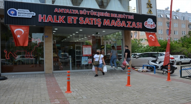 Büyükşehir Belediyesi, ”Halk Et Mağazası” projesinde binlerce kilo et satışı yaptı