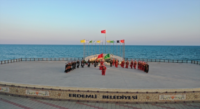 Mersin ve Hatay’ın ilçelerinde şehitlikler ziyaret edildi
