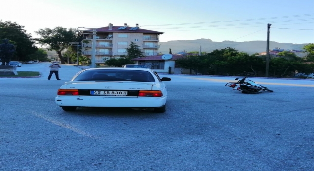 Burdur’da otomobille motosikletin çarpışması kamerada