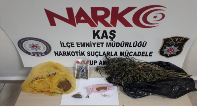 Antalya’da uyuşturucu madde ticareti yaptığı iddia edilen iki zanlı tutuklandı
