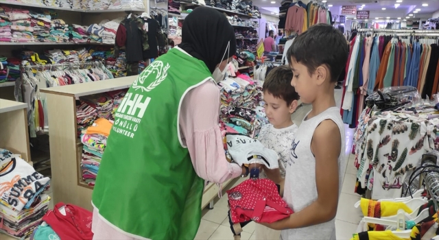 Hatay’da yetim ve ihtiyaç sahibi ailelerin çocuklarına bayramlık kıyafet yardımı