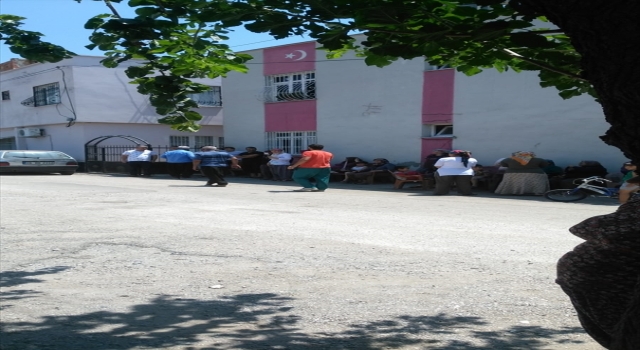 Kozan’da bazı mahallelerde yaşanan su kesintisine vatandaşlardan tepki