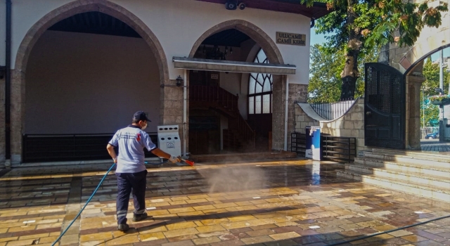Kahramanmaraş’ta camiler bayram için temizlendi
