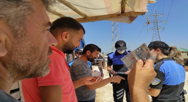 Mersin’de polis, kurban satış yerlerinde sahte para uyarısı yaptı