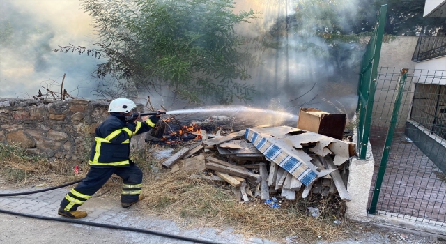 Adana’da evin bahçesinde çıkan yangın söndürüldü