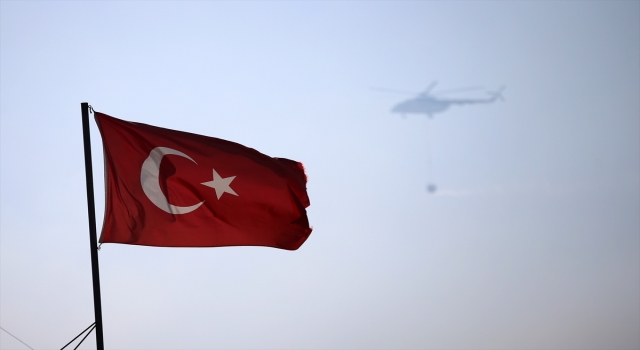 Adana Çukurova’da çıkan orman yangınına müdahale ediliyor