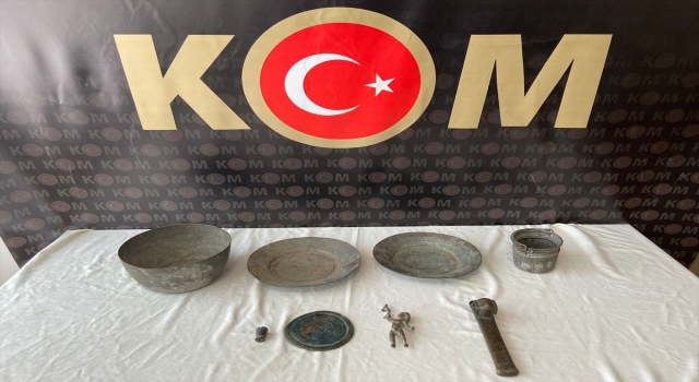 Kahramanmaraş’ta tarihi eser niteliği taşıdığı değerlendirilen heykel ve 8 obje ele geçirildi