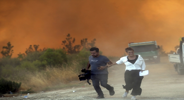 Manavgat’taki orman yangınına havadan ve karadan müdahale sürüyor