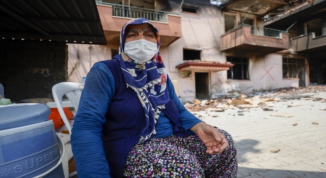 Manavgat’taki yangında evi zarar gören kadın yaşadıklarını gözyaşıyla anlattı