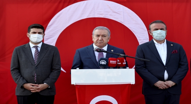 MHP yönetimi, Manavgat’ta yangından zarar gören vatandaşlara 363 küçükbaş ve büyükbaş hayvan dağıttı