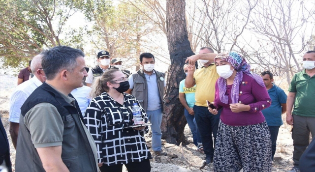 Tarım ve Orman Bakanı Pakdemirli, Manavgat’ta yangından zarar gören mahalleleri ziyaret etti: