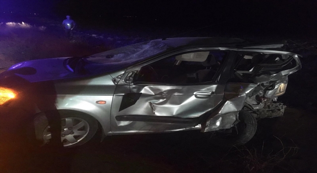Antalya’da park halindeki otomobile başka bir araç çarptı: 1 ölü, 3 yaralı