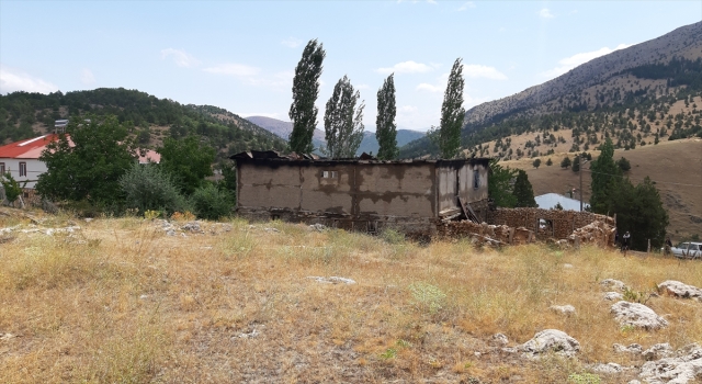 Adana’da yangın çıkan ev kullanılamaz hale geldi