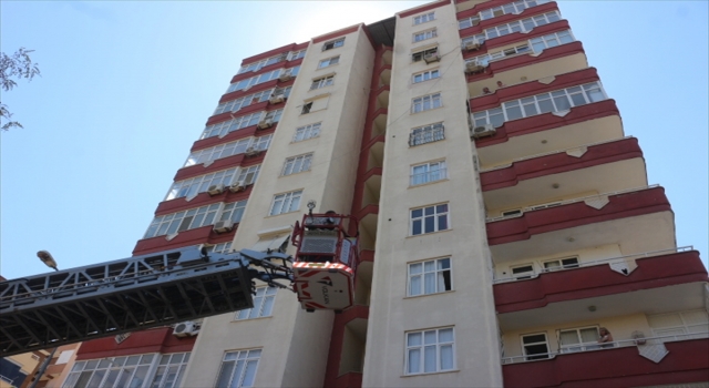 Adana’da yalnız yaşadığı evde düşen yaşlı kadının yardımına polis ve itfaiye yetişti
