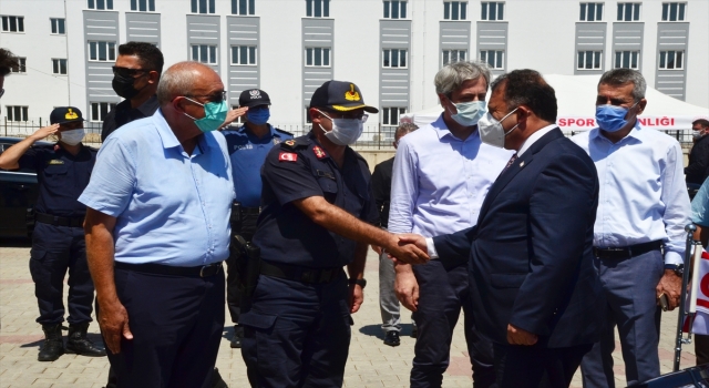 KKTC Başbakanı Ersan Saner, Antalya’daki yangınlarda zarar gören vatandaşları ziyaret etti: