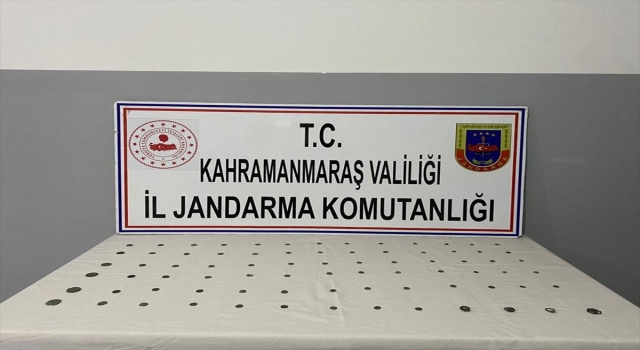 Kahramanmaraş’ta tarihi eser niteliği taşıdığı değerlendirilen 88 sikke ile çeşitli objeler ele geçirildi