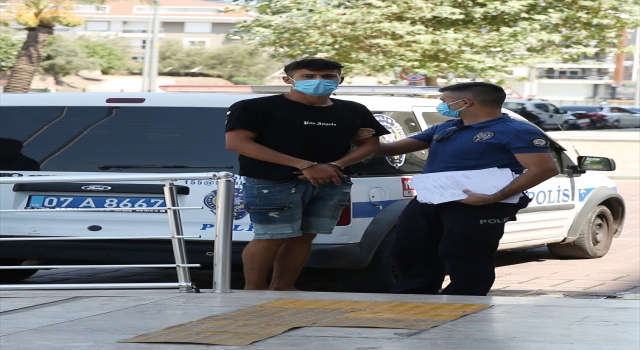 Plajlarda turistlerin çantaları ile telefonlarının çalınması güvenlik kamerasına yansıdı