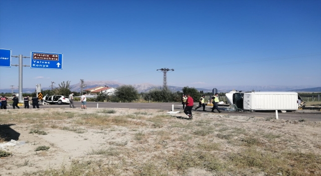 Türkiye Turist Rehberleri Birliği Başkanı Suat Tural, trafik kazasında yaralandı
