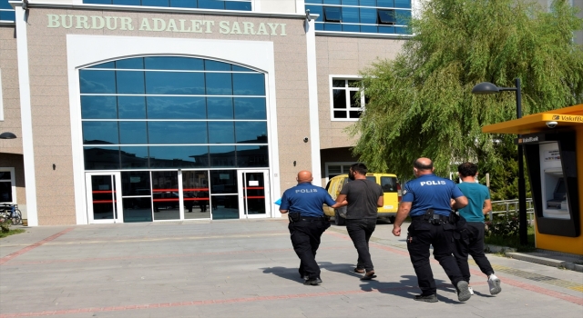 GÜNCELLEME Burdur’da sağlık çalışanlarını darbettiği öne sürülen 4 şüpheli gözaltına alındı