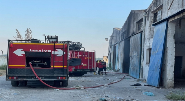 Mersin’de kullanılmayan fabrikada çıkan yangın söndürüldü