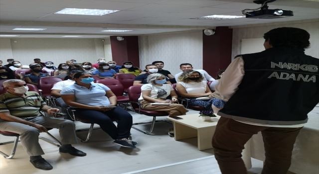 Adana’da uyuşturucuyla mücadele kapsamında polis vatandaşlarla buluştu