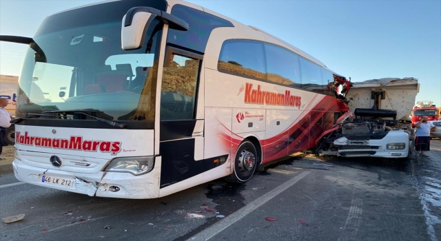 Kahramanmaraş’ta zincirleme trafik kazasında 5 kişi yaralandı