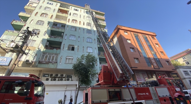 Kahramanmaraş’ta binanın çatı katında çıkan yangın söndürüldü