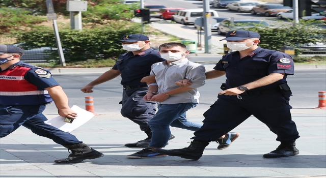 Antalya’da bir kişinin yaralandığı silahlı kavga güvenlik kamerasına yansıdı