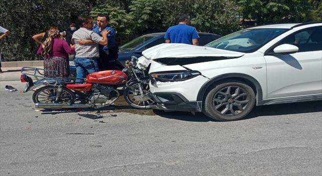 Mersin’de otomobille çarpışan motosikletin sürücüsü yaralandı