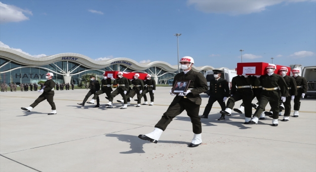 İdlib’de şehit olan 2 askerin cenazesi, Hatay’daki törenle memleketlerine uğurlandı