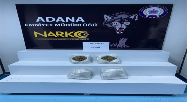 Adana’da çantasında 2 kilo 100 gram esrar ele geçirilen yolcu tutuklandı