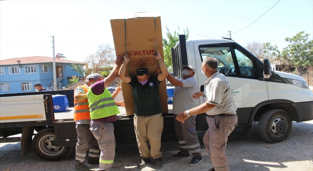 Manavgat’taki orman yangınında zarar görenlere yardımlar sürüyor