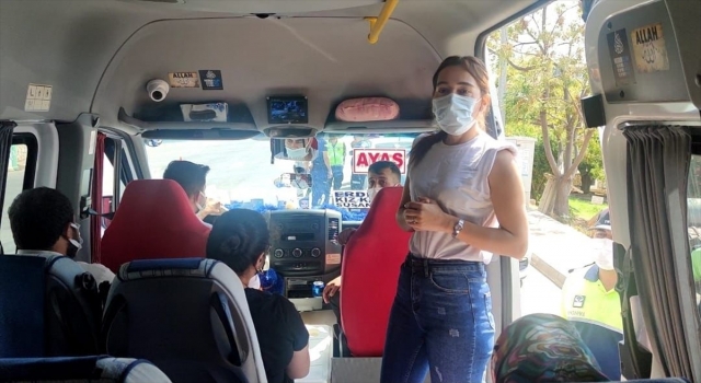 Mersin’de sivil jandarma ekipleri yolcu gibi binerek toplu ulaşım araçlarını denetledi