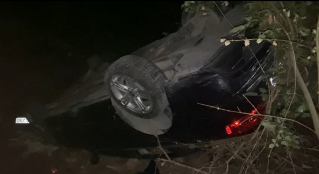 Adana’da otomobile çarpan araç uçuruma devrildi: 3 yaralı