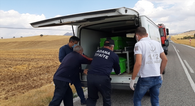 Adana’da devrilen otomobilin sürücüsü öldü, kızı ve annesi yaralandı