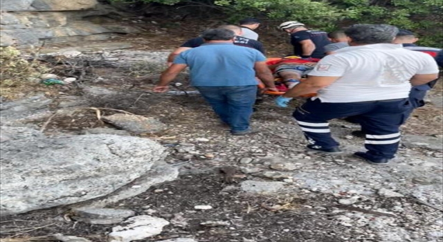 Gelin ve damadın fotoğrafını çekerken kayalıklardan düşen kişi kurtarıldı