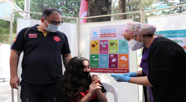 Burdur’da lise öğrencileri velilerinin onayıyla Kovid19 aşısı oluyor