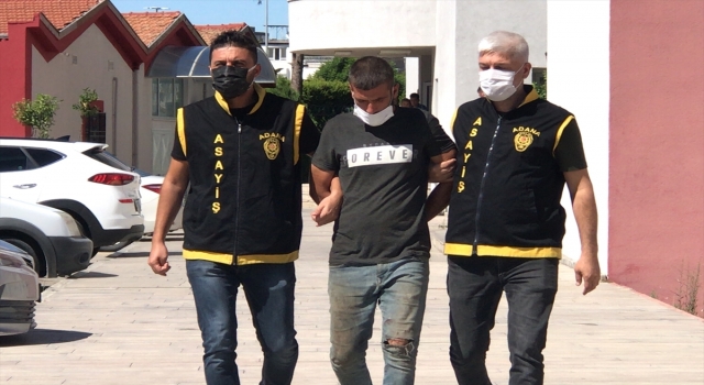 Adana’da taşla camını kırdığı marketten hırsızlık yapan zanlı yakalandı