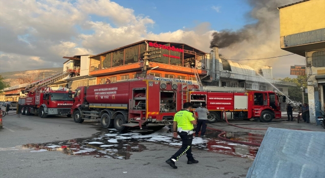 Hatay’da polyester imalathanesinde çıkan yangın söndürüldü