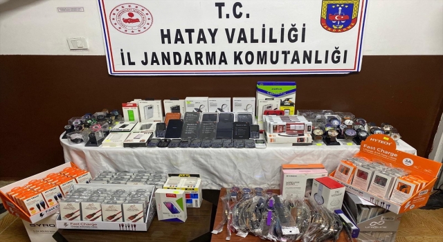 Hatay’da kaçak cep telefonu ve aksesuarı ele geçirildi