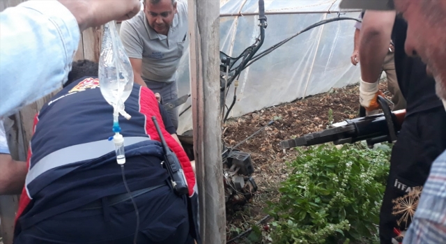 Burdur’da çapa makinesine bacağı sıkışan çiftçi yaralandı