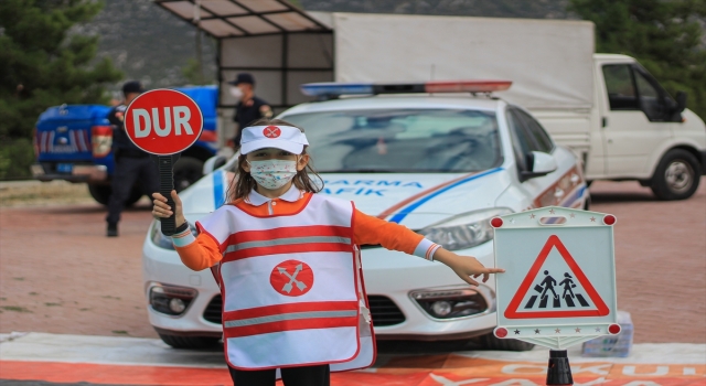 Akseki’de jandarmadan öğrencilere uygulamalı trafik eğitimi