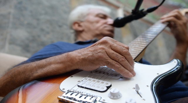 Kahramanmaraş Huzurevi’nin gitarist sakini turneye çıkmak istiyor
