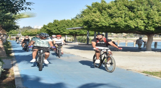 Adana’da avukatlardan bisikletli tanışma turu