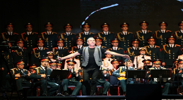 Rus Kızılordu Korosu ve Haluk Levent, Mersin’de konser verdi