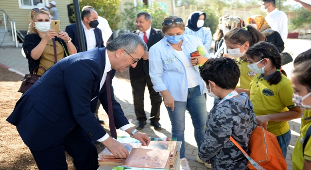Kahramanmaraş’ta öğrenciler barınaktaki sokak hayvanlarını ziyaret etti