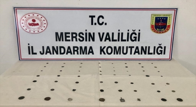 Mersin’de bronz sikke ve insan figürlü heykelcik ele geçirildi