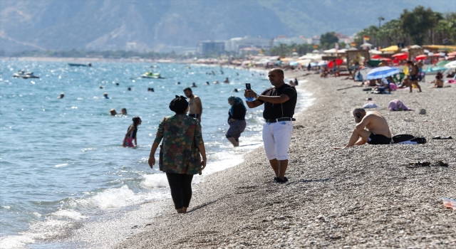 Antalya’da ekimde deniz keyfi