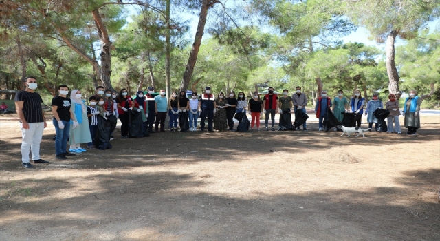 Adana’da jandarma ekipleri gençler çevre temizliği yaptı